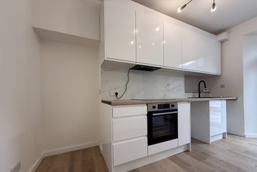 2 bed flat, Charlotte Street, Keyham, Plymouth, PL21RL - Image 2